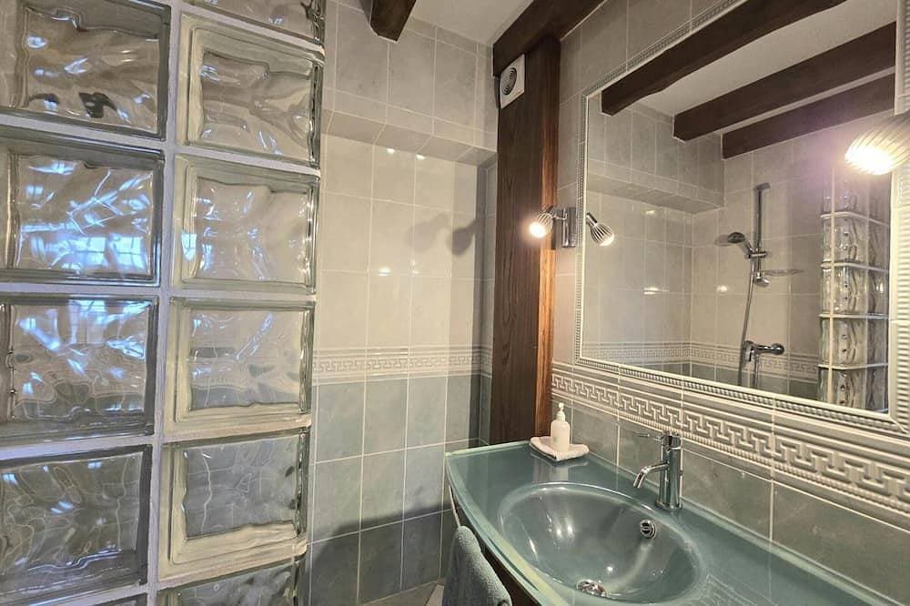 Foto 13 von 30: Charmante maison avec piscine, jardin de 3500m², salle de sport et cheminée à Villamblard