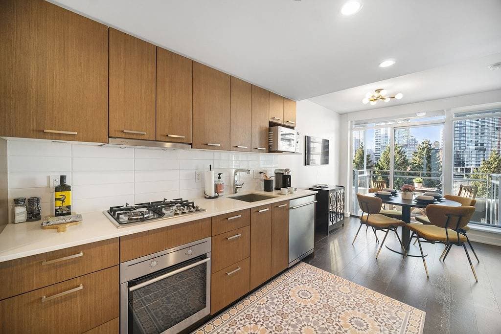Foto 3 von 15: Luxury 1 Bedroom Apartment in Downtown Vancouver