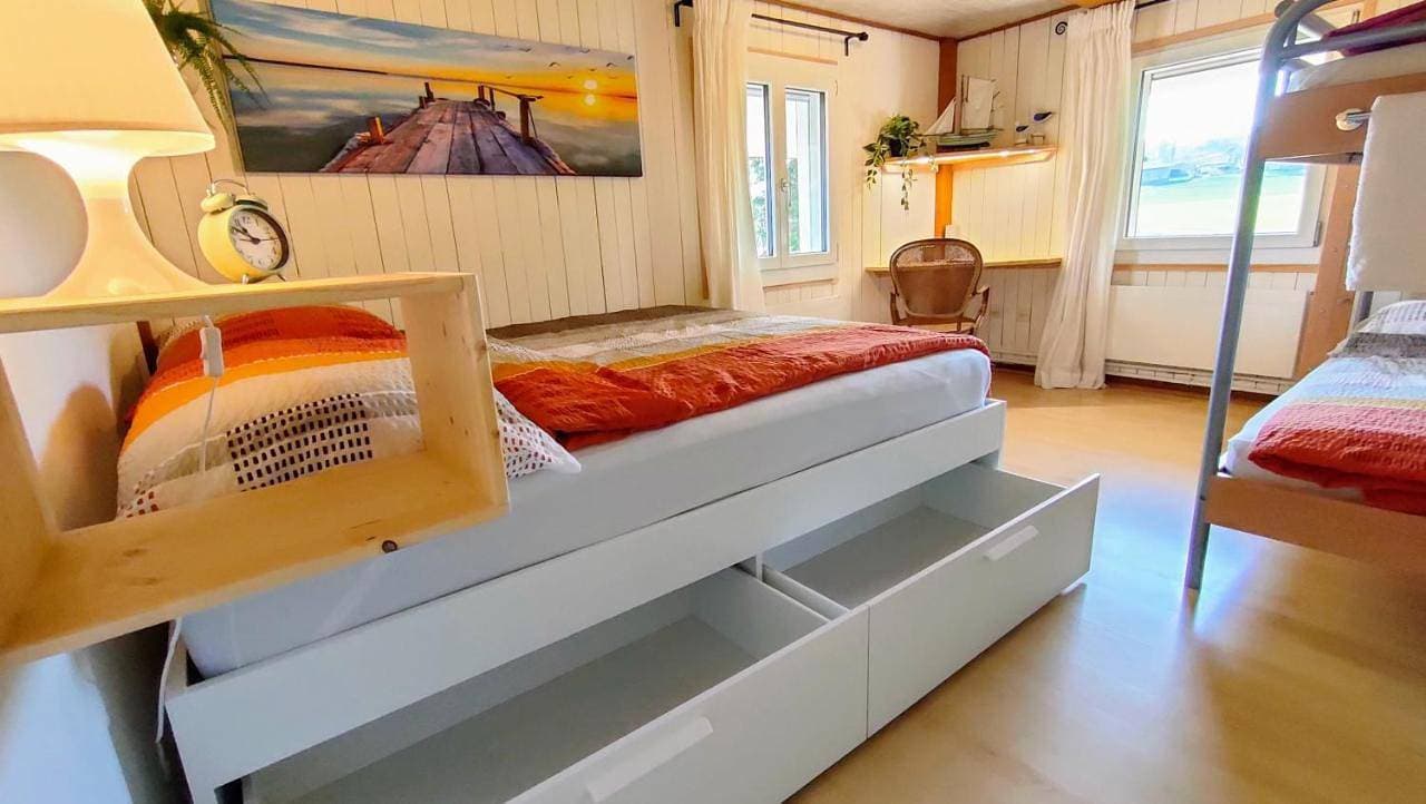 Foto 5 von 7: Family Room with Lake View