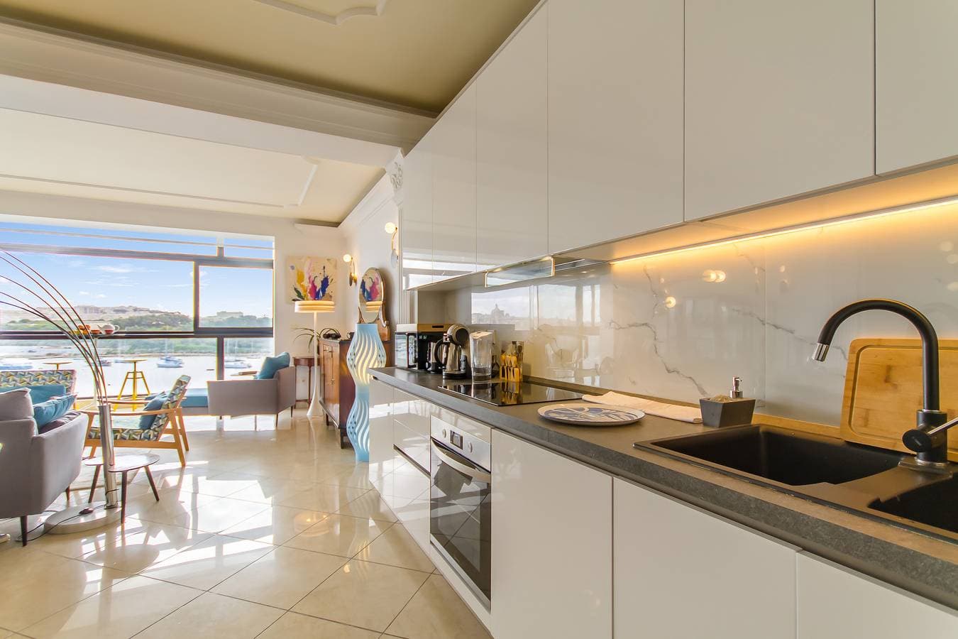 Foto 9 von 33: A Magnificent Sunny Seafront Apart Sliema