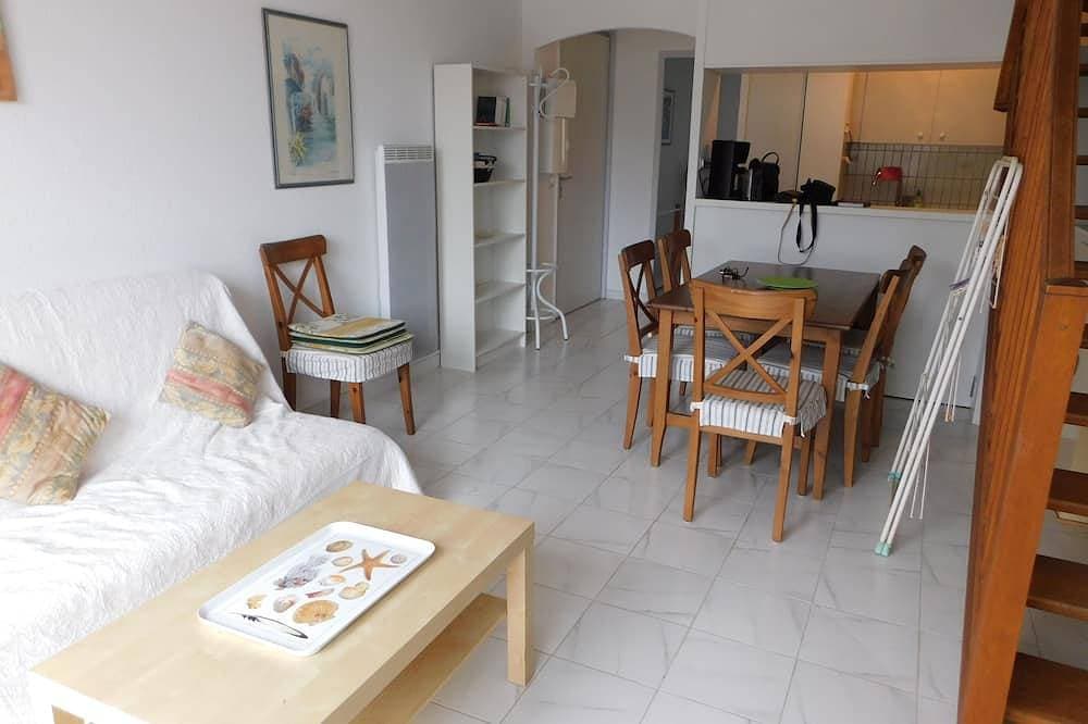 Foto 10 von 12: F9 Große helle Wohnung, 3 Zimmer, Strand 50m, Pool und Meerblick