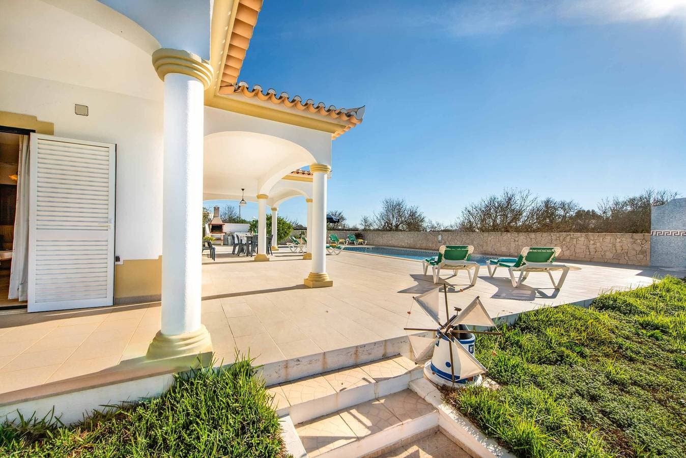 Foto 9 von 37: Villa für 8 Personen mit Terrasse