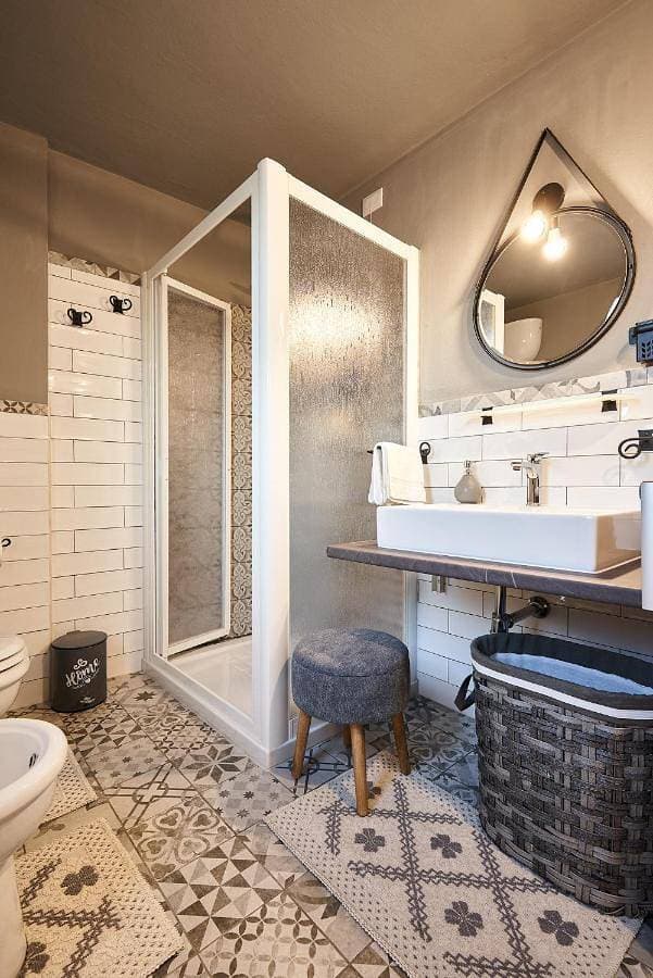 Foto 4 von 9: One-Bedroom Loft Apartment with Balcony