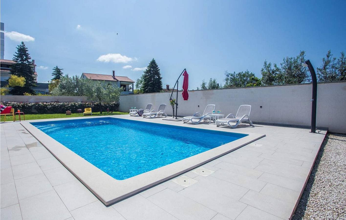 Foto 12 von 39: Modernes Apartment, 1 km vom Strand entfernt, mit Terrasse, Parkplatz und WLAN