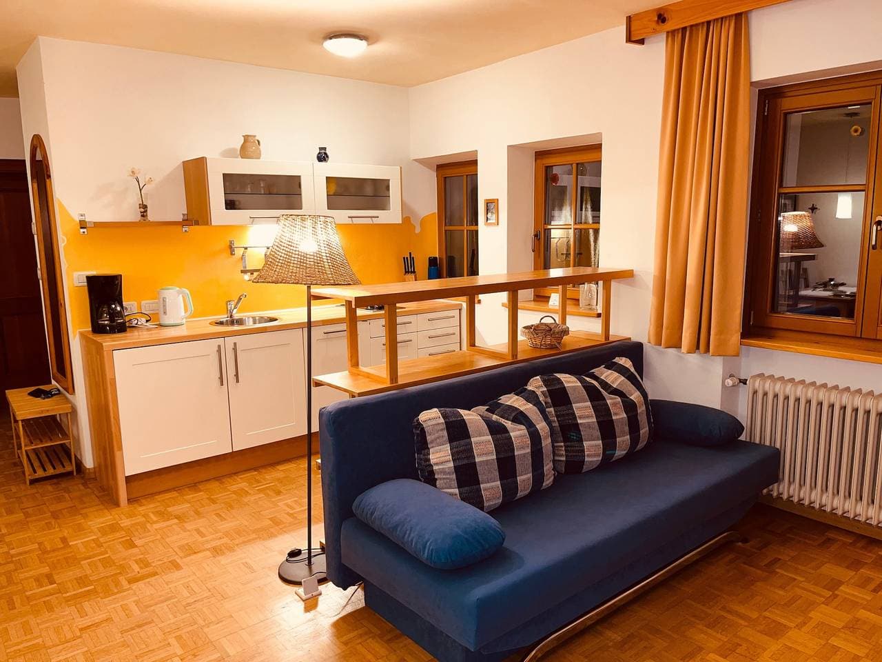 Foto 7 von 34: Ferienwohnung 'Residenz Zirmer Wohnung Feuer' mit Bergblick, Gemeinschaftsgarten und WLAN