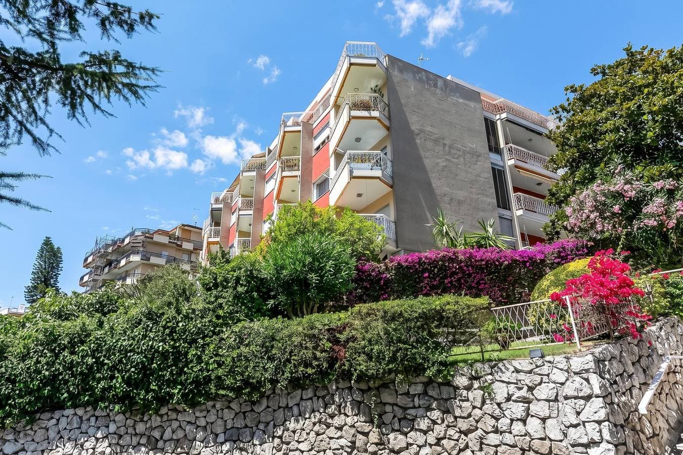 Foto 11 von 30: Owl House, Sea-View Terrace Apt in Sanremo