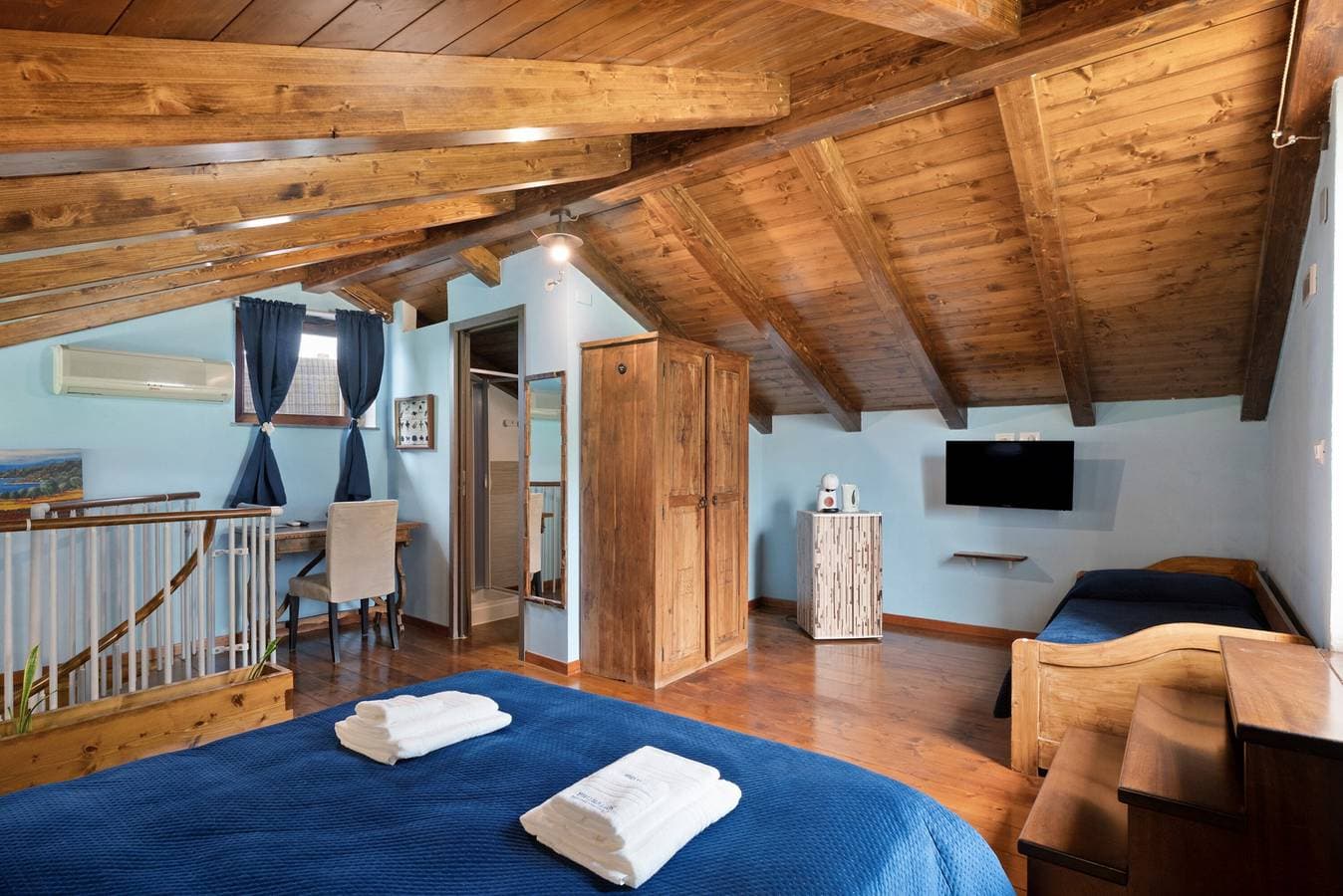 Foto 8 von 38: Zimmer 'Matrimoniale Mansardata' mit gemeinsamer Terrasse, Wi-Fi und Klimaanlage