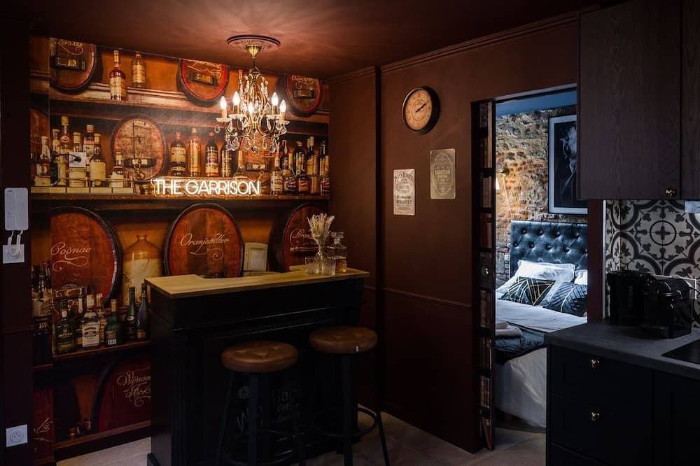 Le Peaky Blinders, Bain et Cocktails historic center 1