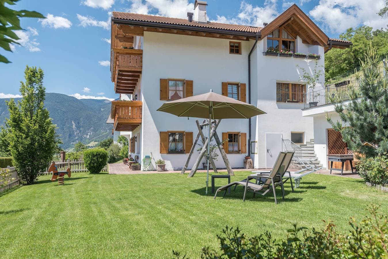 Foto 3 von 22: Moderne Ferienwohnung "Malga - Unterkehr" mit Bergblick, WLAN, Garten & Terrasse