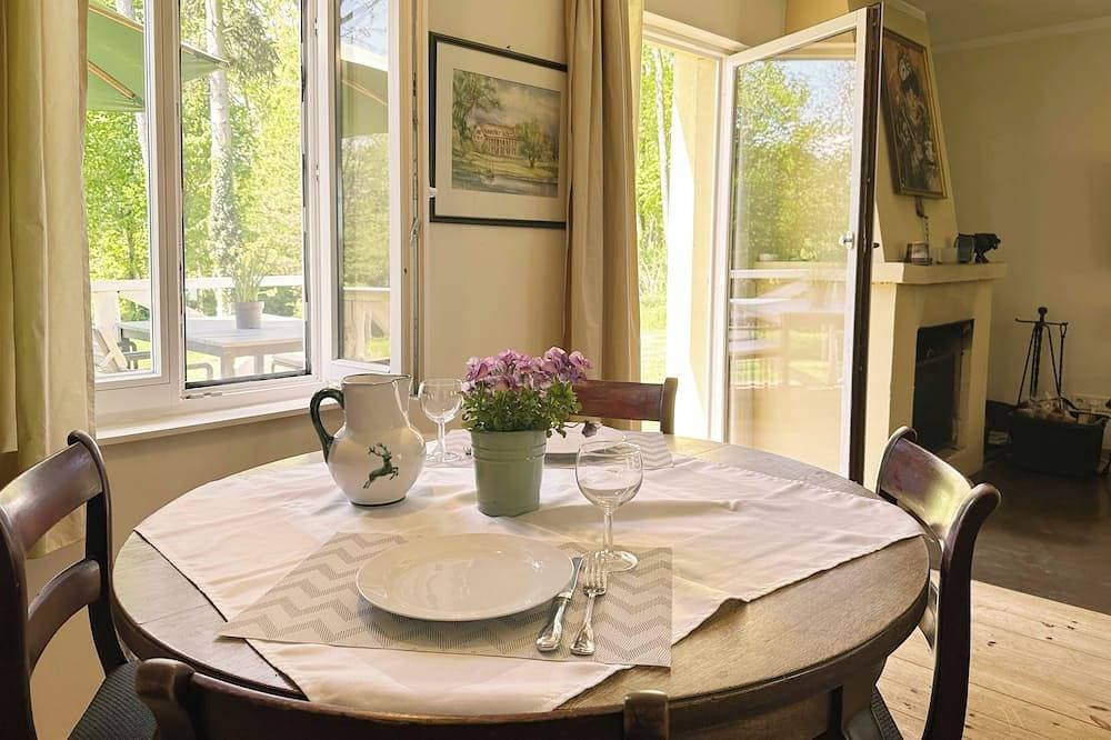 Foto 8 von 9: Top Lage am See - Charmantes Gelbes Bungalow mit Terrasse & Seeblick