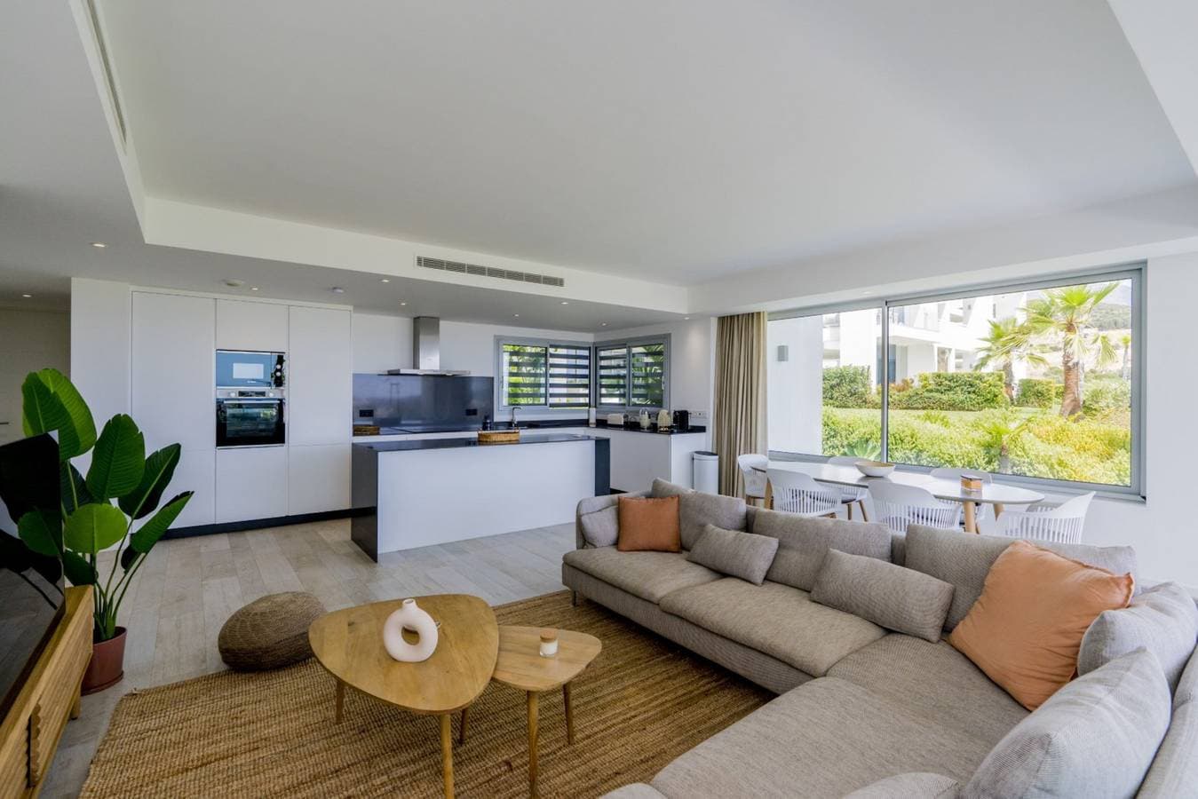 Foto 6 von 46: Stylish 3-Bed Apartment | Alcazaba Lagoon