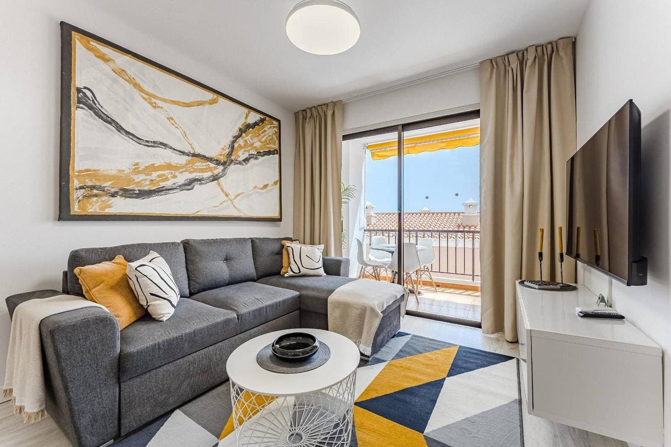 Foto 3 von 15: Ferienwohnung 'Drilasol 1 Bed' mit Gemeinschaftspool, Balkon und WLAN