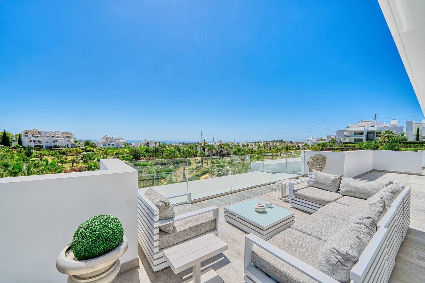 Foto 8 von 47: 2288 Luxury Penthouse with Private Rooftop Pool