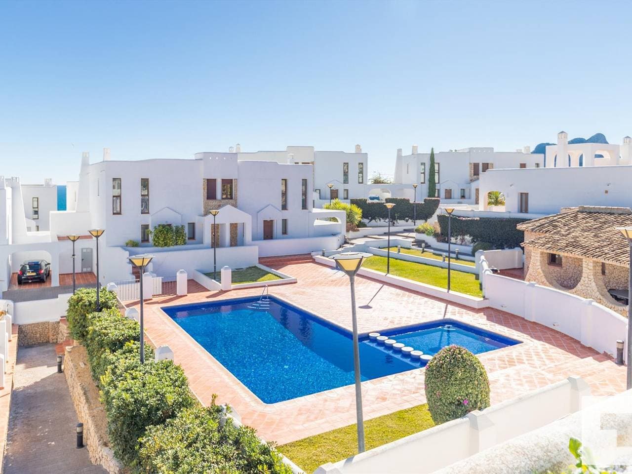 Moderne Villa mit Pool, Terrasse & WLAN, 200m vom Strand in Calpe, Costa Blanca 1