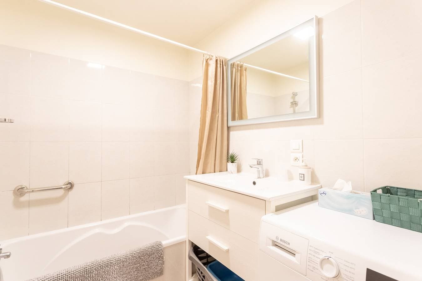 Foto 9 von 21: Appartement „Etxexuria“ mit privater Terrasse, WLAN und Klimaanlage