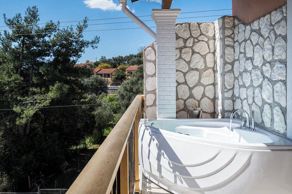 Foto 13 von 14: Aloe Seaview Apartment with Hot Tub by Konnect, Dassia