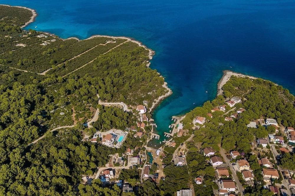 Foto 9 von 19: Moderne Wohnung mit Pool auf der Insel Hvar 1.