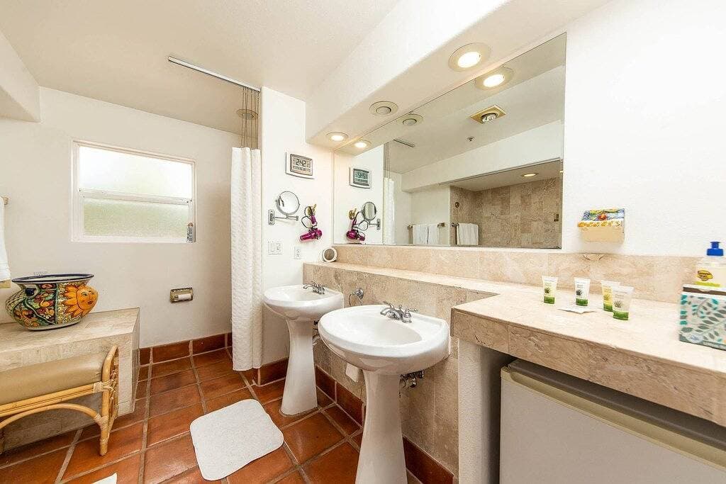 Foto 2 von 38: Perfect Weekend Getaway- Amira Resort: Remodeled! Studio, Heated Pool, Pet-Friendly, State Day Pass!