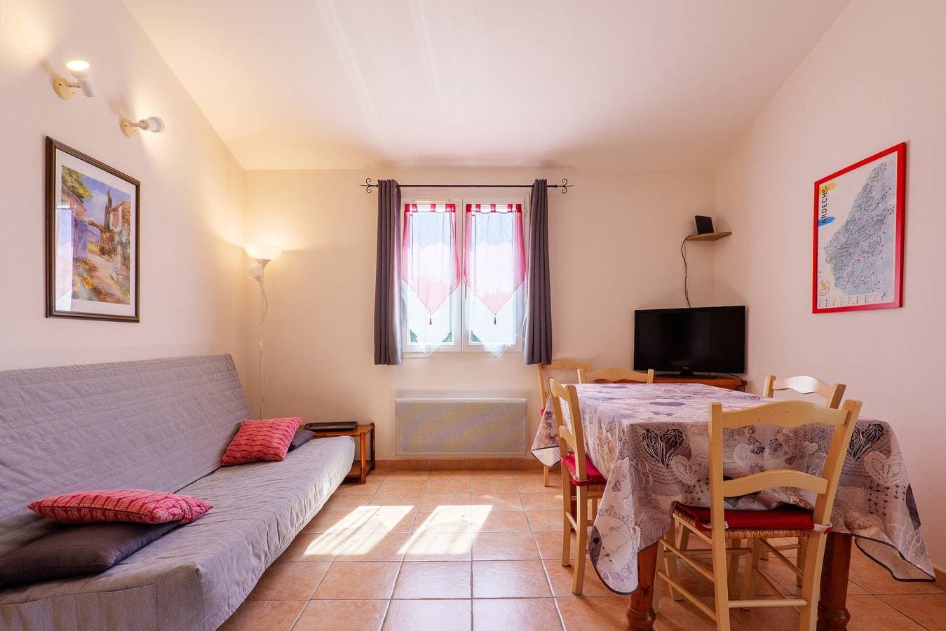 Foto 2 von 34: Gîte Le Micocoulier La Fontinelle – Ruhige Ferienhäuser in der Ardèche