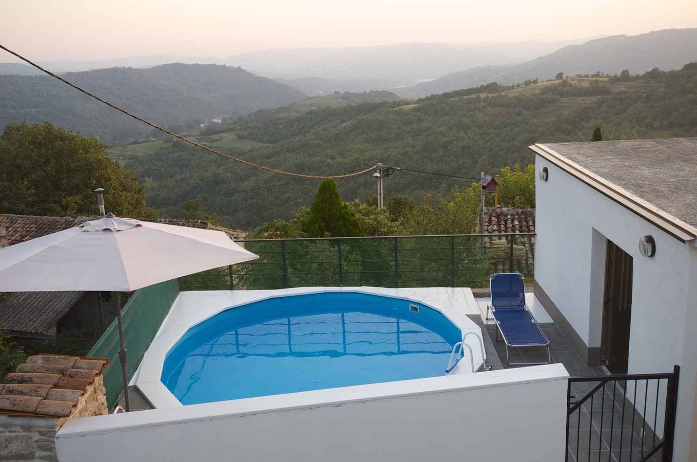 Foto 7 von 25: Ferienhaus in ruhiger Lage mit Pool