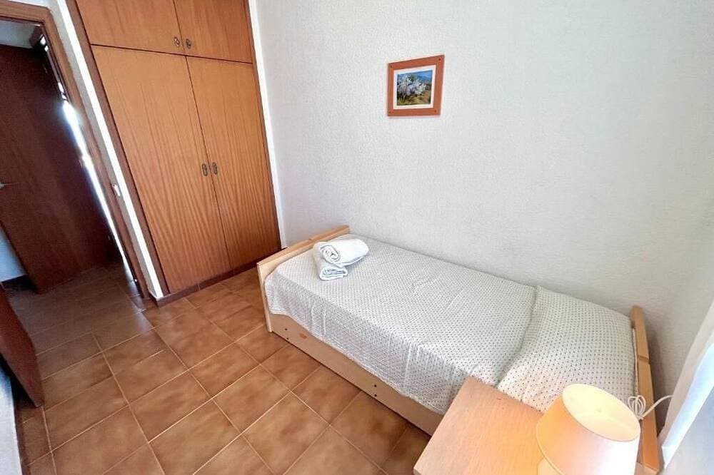 Foto 7 von 26: Geräumiges 3-Zimmer-Apartment direkt am Strand. Rodes-71