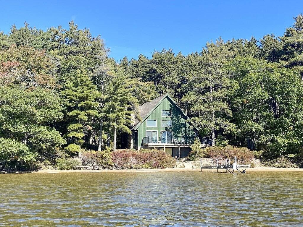 Foto 5 von 18: 🍀 The Lucky Charm on Beaver Island's Lake Geneserath!