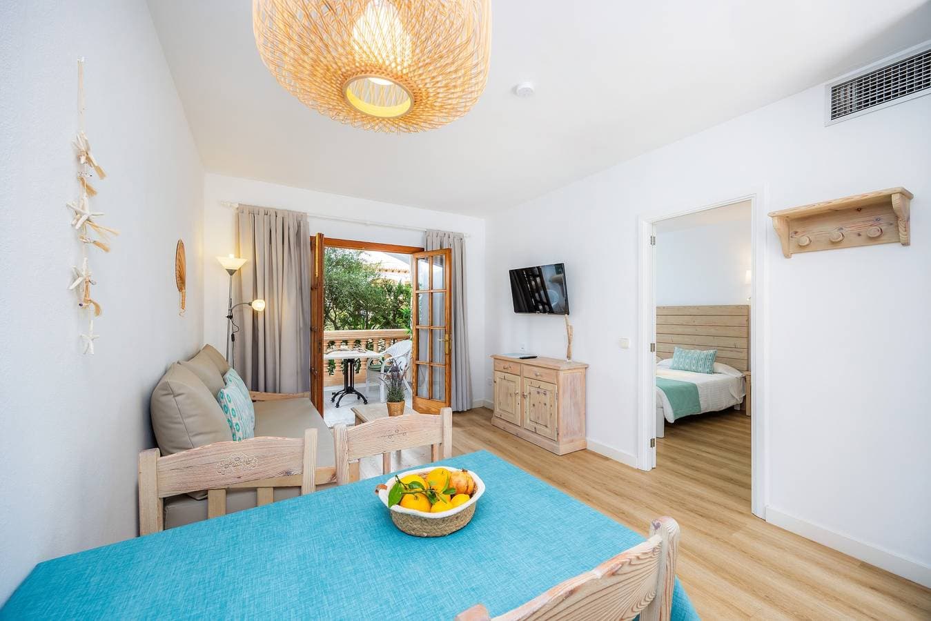 Foto 6 von 41: Strandnahes Apartment mit Zugang zum Pool, einer privaten Terrasse, Klimaanlage und WLAN