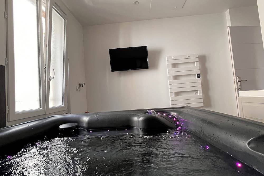 \"Le meublé\". apartment with unlimited jacuzzi near Mont-Saint-Michel 1