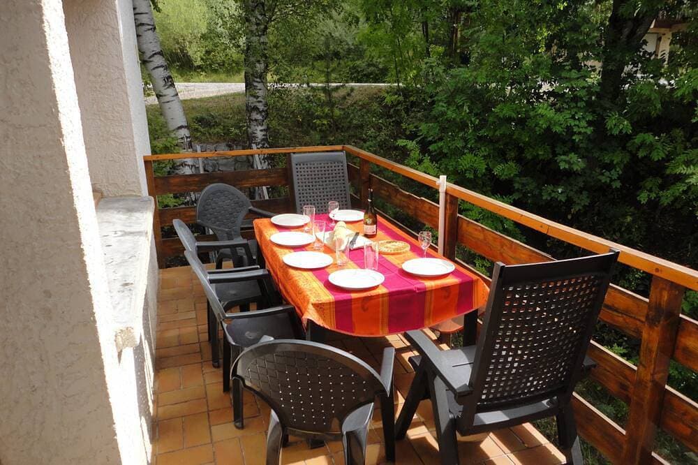Geräumige Wohnung von 70m2 / 6p. In Chalet gut 500 m vom Dorf Allos entfernt 1