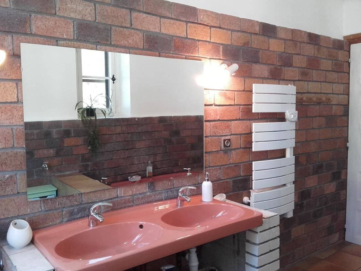 Foto 2 von 8: Double Room with Shared Bathroom