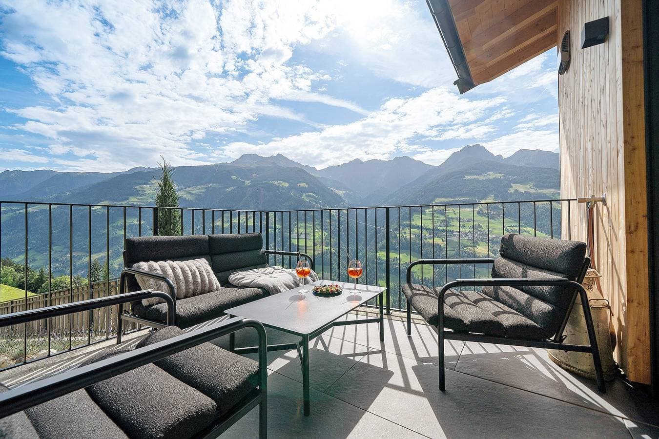 Foto 3 von 39: Chalet Bucher mit Whirlpool, Sauna und einen atemberaubenden Ausblick