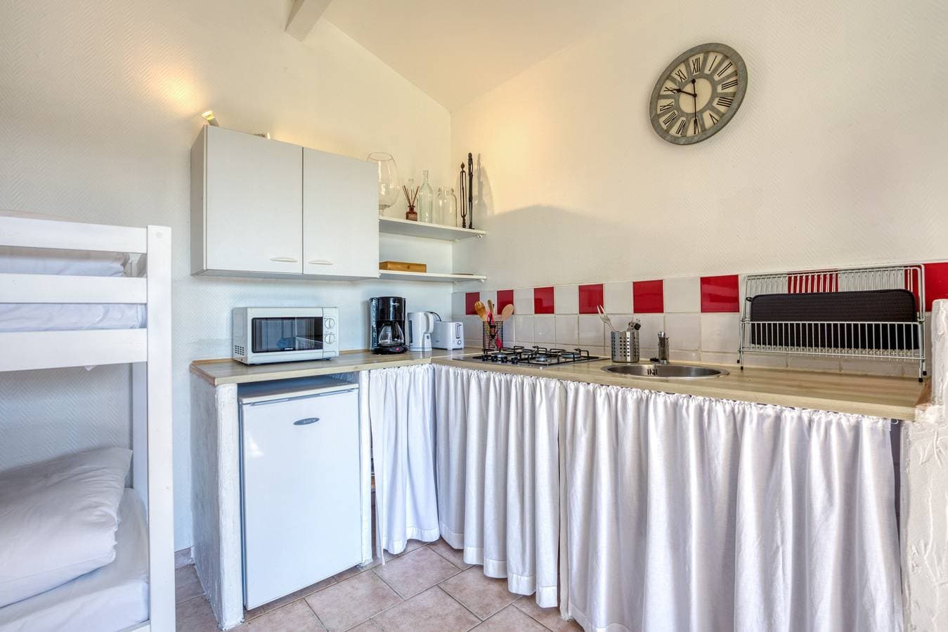 Foto 5 von 25: 'Mas Des Cypres - Mazet 5' mit Privatterrasse, Gemeinschaftsgarten und WLAN