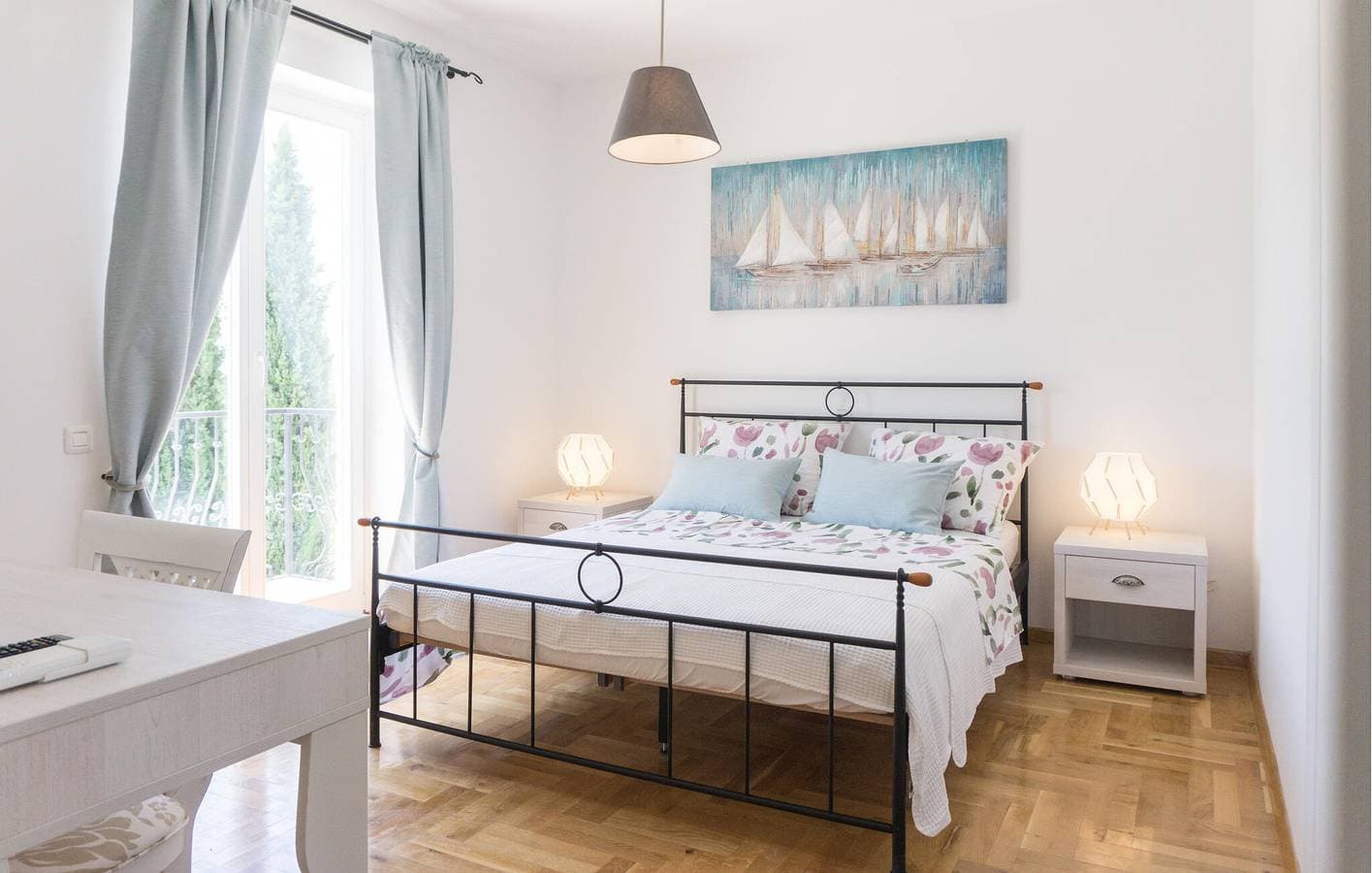 Foto 9 von 40: Geräumige 180 m² große Wohnung mit Pool, WLAN, Parkplatz und Klimaanlage
