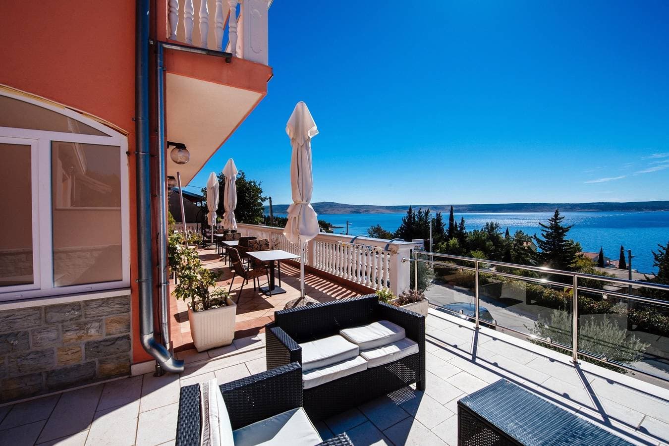 Foto 6 von 20: Studio Appartement mit Balkon und Meerblick Starigrad, Paklenica As-16421-a