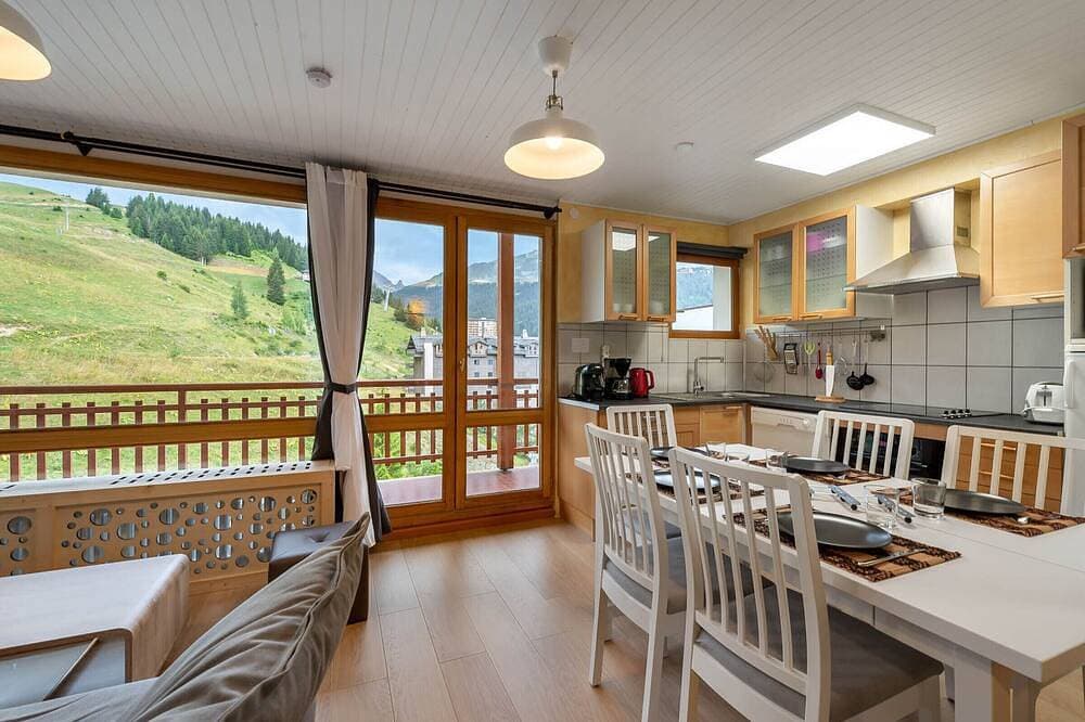 Moderne Wohnung mit Balkon, WLAN, Pistenlage in Courchevel 1