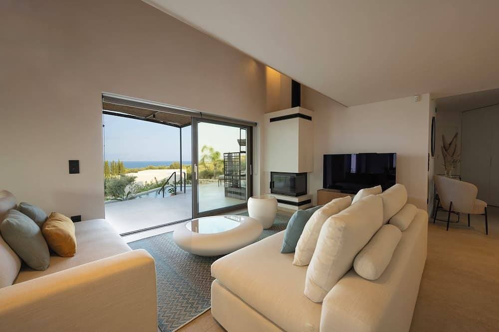 Foto 2 von 9: Luxury Villa with Private Swimming Pool & Sea View