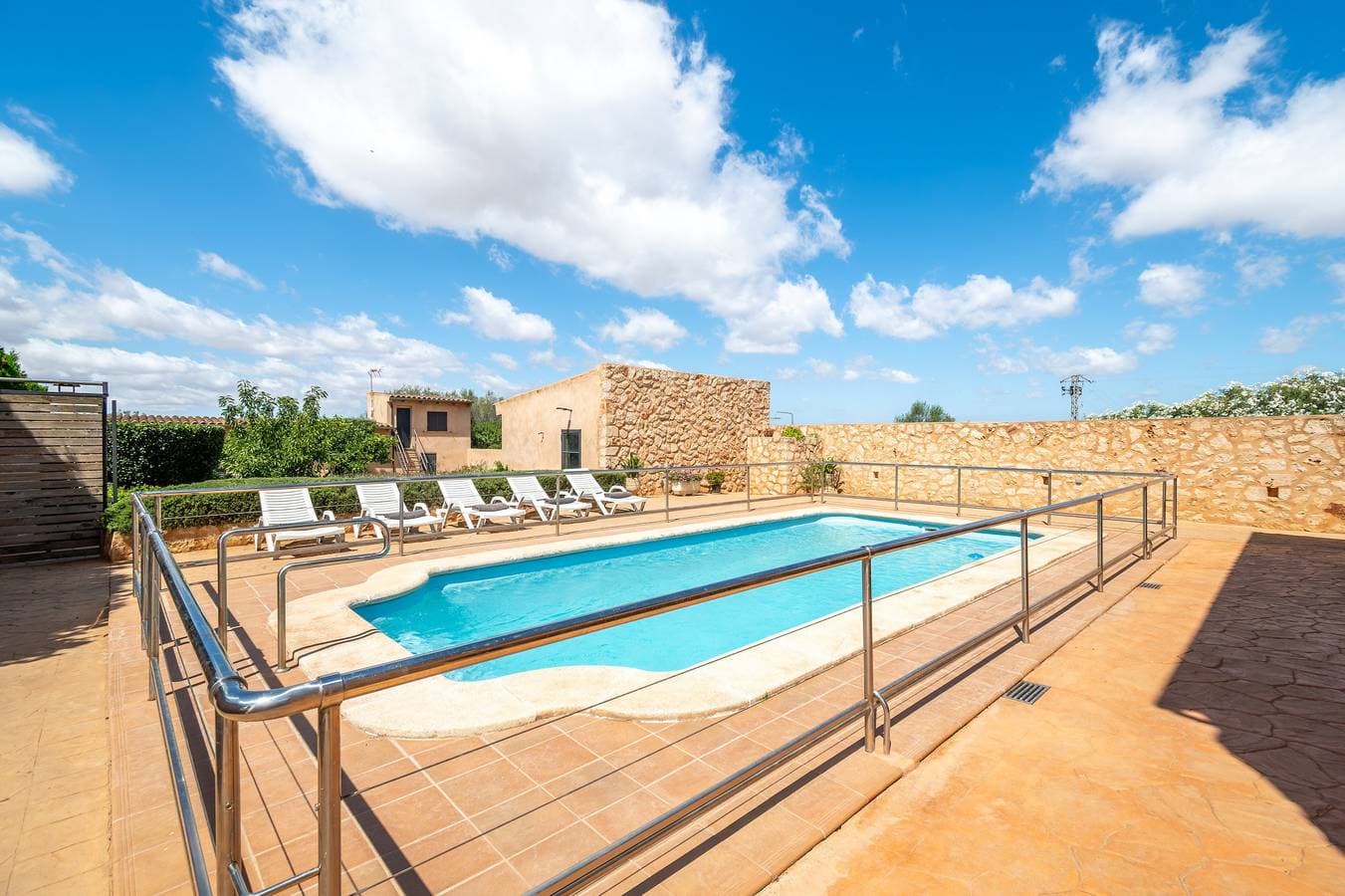 Foto 3 von 31: Ländliche Finca bei Manacor, Mallorca – Privater Pool, Garten & WLAN