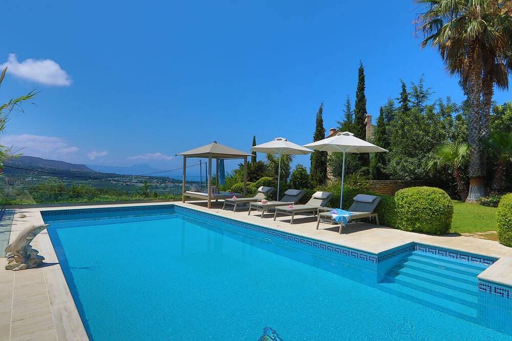 Villa Harmony, traumhafter Ausblick, Pool 12 m, Tischtennis, Natursteinvilla 1