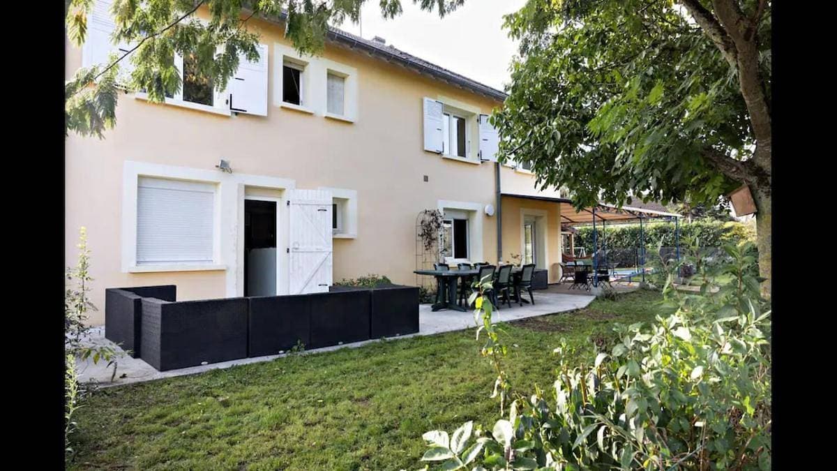 Maison familiale- 12 couchages - 6 chambres, piscine, très grand jardin 1