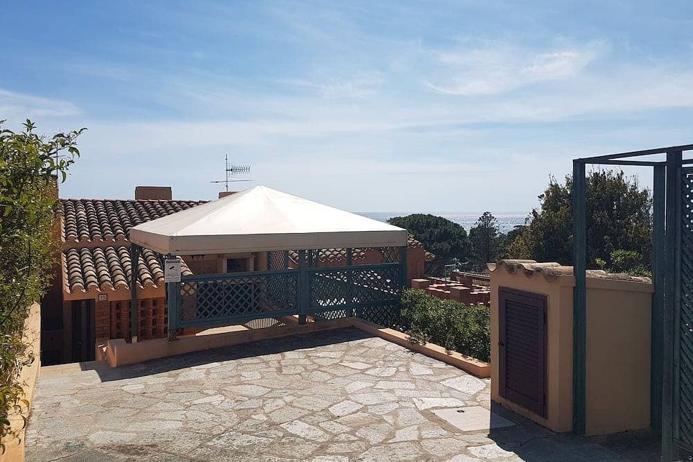 Apartment in a residential complex 5 minutes from Campulongu Beach 1