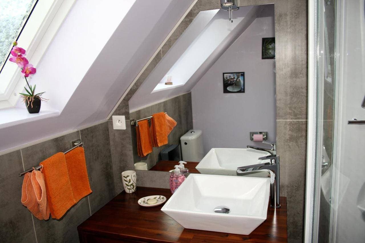 Foto 8 von 9: Double Room with Private Bathroom