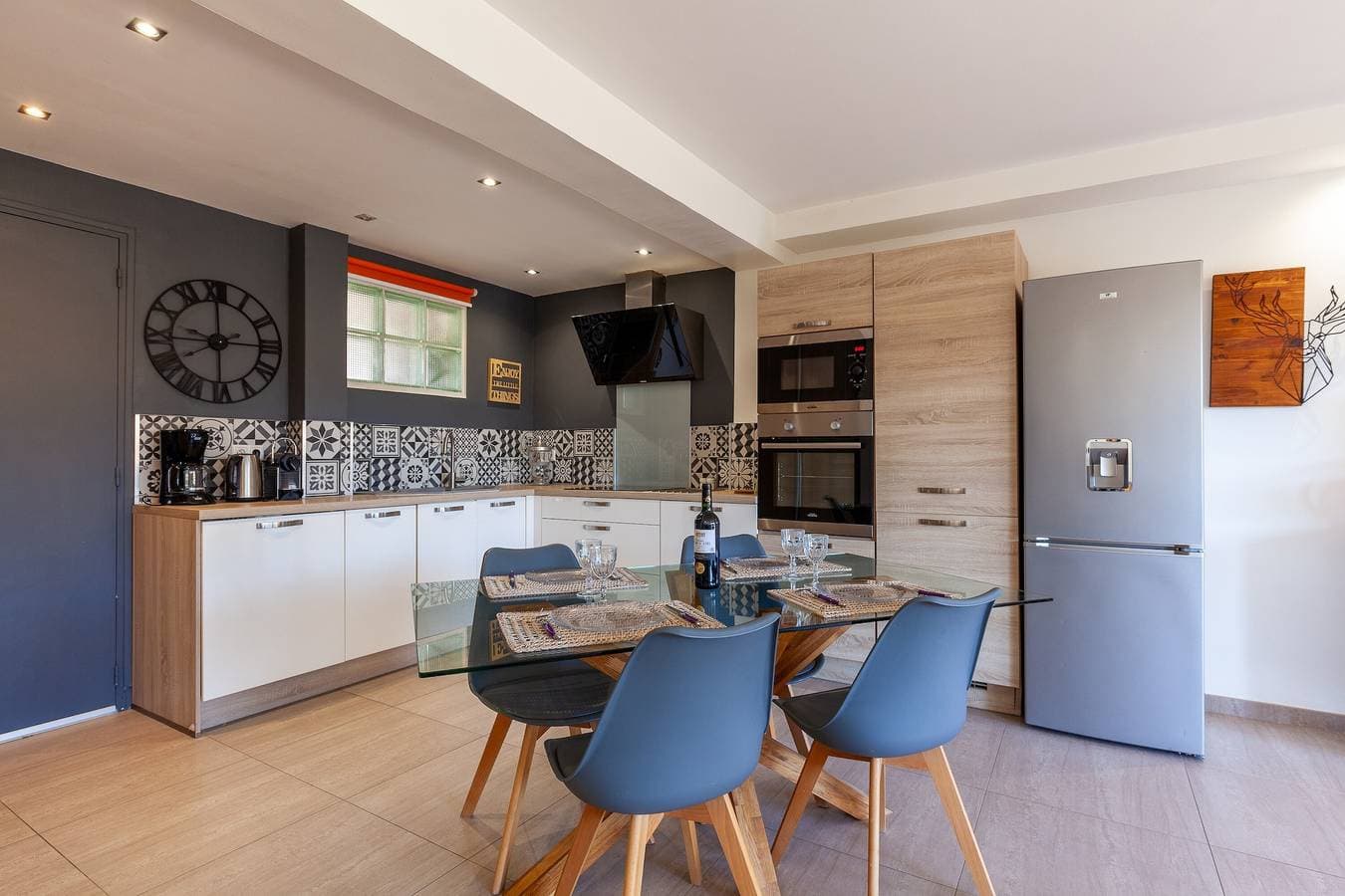 Foto 13 von 32: Ferienwohnung 'Le Cytharis A 10 Mn De La Mer' mit Privatterrasse, Wi-Fi und Klimaanlage