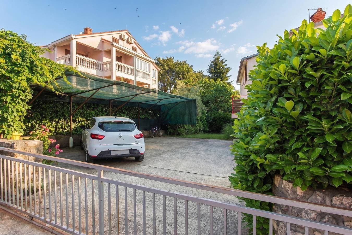 Foto 9 von 21: Beach Garden Apartment 3 with Private Parking