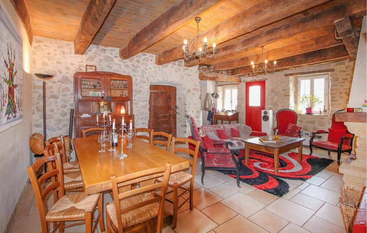 Foto 3 von 26: Six-Bedroom Holiday Home