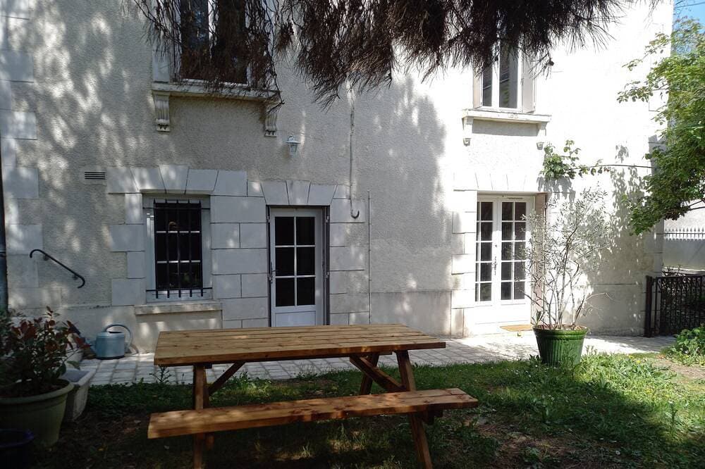 Ground floor of a charming, comfortable 19th-century house with private garden 1