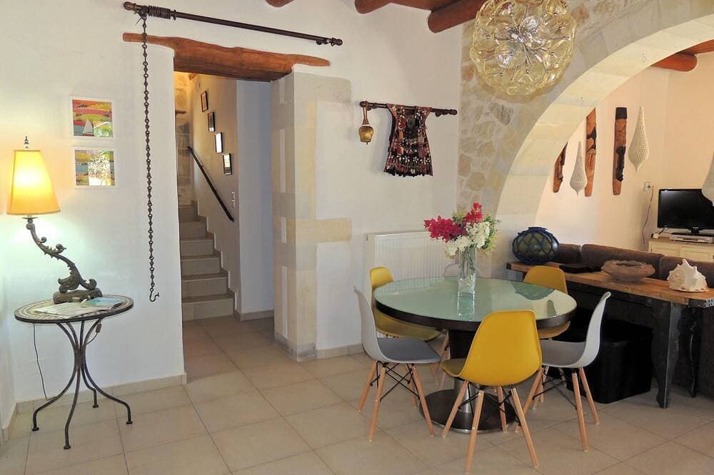 Foto 13 von 30: Beautiful Stone Villa With Peaceful Setting, Private Pool and Lovely sea Views