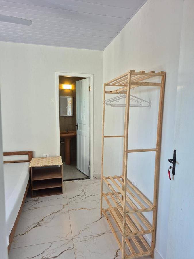 Foto 3 von 23: Economy Quadruple Room with Shared Bathroom