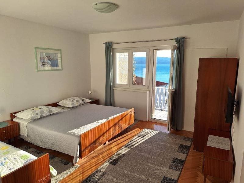 Foto 8 von 28: Ferienwohnung in Omiš mit Meerblick, Balkon, Klimaanlage, W-Lan (161-4)