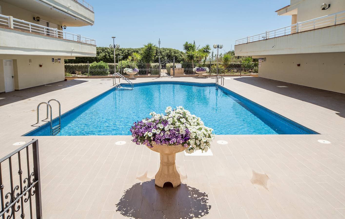 Foto 10 von 16: Apartment mit Meerblick, Pool und Terrasse