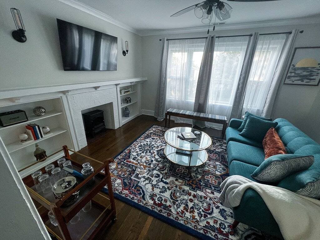 Foto 2 von 19: Luxuriöse Vintage-Eigentumswohnung in der Nähe des Seeufers, des Obama Presidential Center und der Innenstadt!